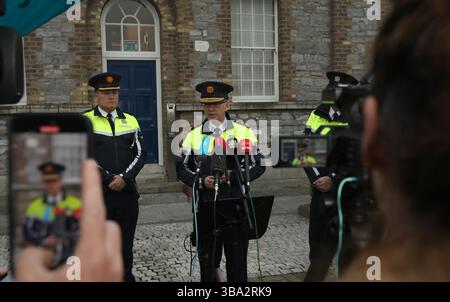 Drew Harris, commissaire de la Garda, s'adressant aux médias au siège de la Garda à Dublin après que l'officier de police irlandais Kevin Flatley ait été tué à un poste de contrôle à Dublin après avoir été frappé par une moto. L’homme de 49 ans avait passé 26 ans comme garda. Le motocycliste, un homme âgé de 30 ans, serait dans un état grave à l'hôpital Beaumont. Date de la photo : dimanche 11 mai 2025. Banque D'Images