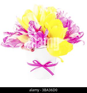 Bouquet de tulipes jaune et rose sur blanc Banque D'Images