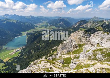 Tour de montagne sur la Rote Flueh et la via ferrata Friedberg jusqu'au Scharschrofen dans les montagnes de Tannheim Banque D'Images