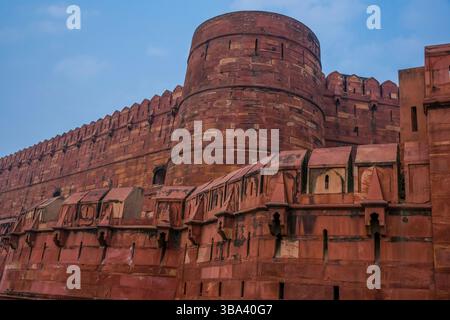 Le fort d'Agra ou fort rouge est une forteresse et une attraction principale à Agra Inde Banque D'Images