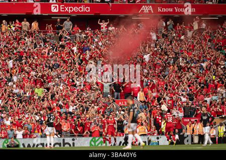 Anfield, Liverpool le dimanche 11 mai 2025. Les supporters de Liverpool célèbrent le match de premier League entre Liverpool et Arsenal à Anfield, Liverpool, le dimanche 11 mai 2025. (Photo : Steven Halliwell | mi News) crédit : MI News & Sport /Alamy Live News Banque D'Images