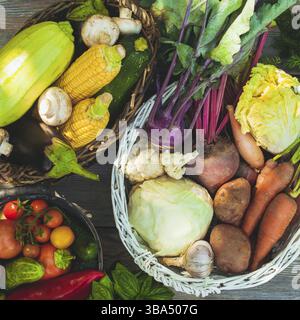 Divers légumes sur une table en bois - still life Banque D'Images