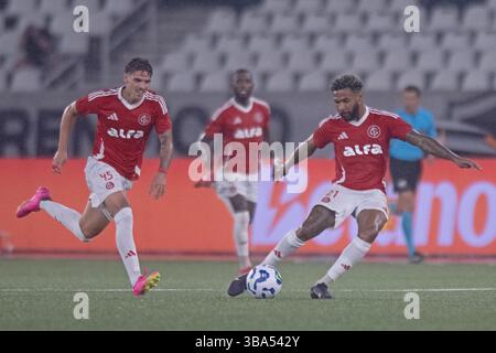 Rio de Janeiro, Brésil. 11 mai 2025. Wesley of Internacional, lors du match entre Botafogo et Internacional, pour la Serie A 2025 brésilienne, au stade Nilton Santos, à Rio de Janeiro, le 11 mai 2025. Photo : Max Peixoto/DiaEsportivo/Alamy Live News crédit : DiaEsportivo/Alamy Live News Banque D'Images