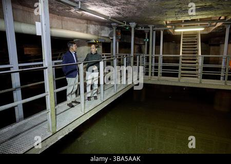 Madrid, le 6 mai 2025. District de Moncloa-Aravaca. Borja Carabante, déléguée à l’urbanisme, à l’environnement et à la mobilité à la Mairie de Madrid, visite le réservoir d’eau pluviale d’Arroyofresno, qui est presque entièrement rempli d’eau après les fortes pluies dans la région. Photo : Guillermo Navarro. ARCHDC. Crédit : album / Archivo ABC / Guillermo Navarro Banque D'Images