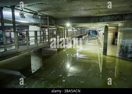 Madrid, le 6 mai 2025. District de Moncloa-Aravaca. Borja Carabante, déléguée à l’urbanisme, à l’environnement et à la mobilité à la Mairie de Madrid, visite le réservoir d’eau pluviale d’Arroyofresno, qui est presque entièrement rempli d’eau après les fortes pluies dans la région. Photo : Guillermo Navarro. ARCHDC. Crédit : album / Archivo ABC / Guillermo Navarro Banque D'Images