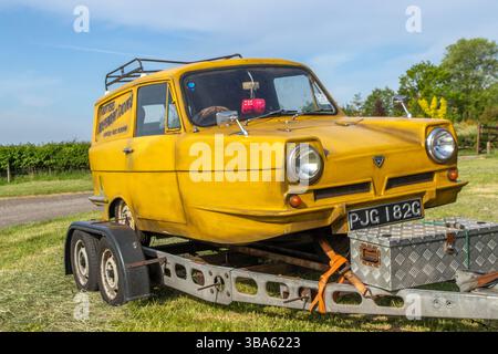 Trotters Independent Trading Co. 1968 60s soixante jaune Supervan III car Petrol 700 cc ; 2025 Wheels Up North, événement de culture automobile, classique modifié et événement de supercar, Longridge Angleterre, Royaume-Uni Banque D'Images