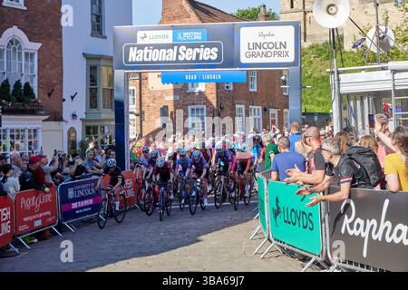 Lincoln, Royaume-Uni. 11 mai 2025. Rapha Lincoln Grand Prix course féminine dimanche 11 mai 2025 1. Lauren Dickson (équipe Handsling Alba Dev Road) 2. Anna Morris 3. Grace Lister (équipe cycliste Hess) crédit photo : Phil Crow/Alamy Live News crédit : Phil Crow/Alamy Live News Banque D'Images
