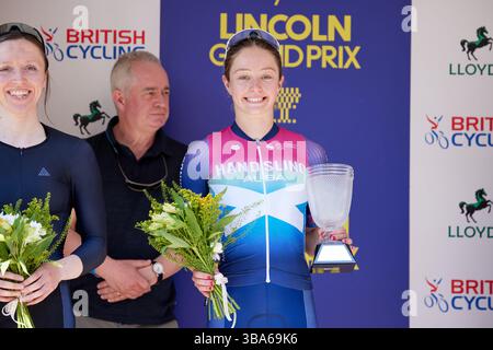 Lincoln, Royaume-Uni. 11 mai 2025. Rapha Lincoln Grand Prix course féminine dimanche 11 mai 2025 1. Lauren Dickson (équipe Handsling Alba Dev Road) 2. Anna Morris 3. Grace Lister (équipe cycliste Hess) crédit photo : Phil Crow/Alamy Live News crédit : Phil Crow/Alamy Live News Banque D'Images