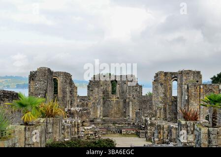 Landevennec (Bretagne, nord-ouest de la France) : ruines de l'ancienne abbaye de Saint-Guénolé de Landévennec, fondée au Ve siècle par Saint-Guénolé Banque D'Images