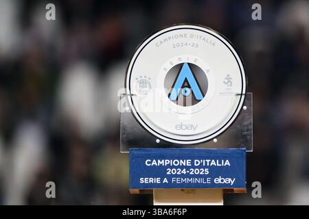 Turin, Italie. 10 mai 2025. Trophée du Championnat d'Italie lors du match de football féminin Serie A entre la Juventus et l'Inter au stade Allianz de Turin, Italie - samedi 10 mai 2025. (Photo de Nicolo Campo/LaPresse ) crédit : LaPresse/Alamy Live News Banque D'Images