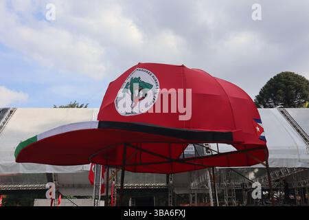 Casquette MST géante en brésilien « movimentos sem Terra » Banque D'Images