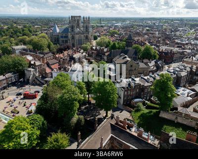 Vue aérienne de York Minster et de la ville de York dans le Yorkshire au nord-est de l'Angleterre. Banque D'Images