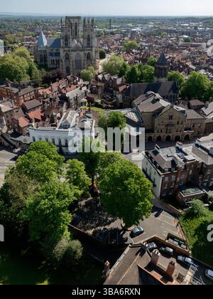 Vue aérienne de York Minster et de la ville de York dans le Yorkshire au nord-est de l'Angleterre. Banque D'Images