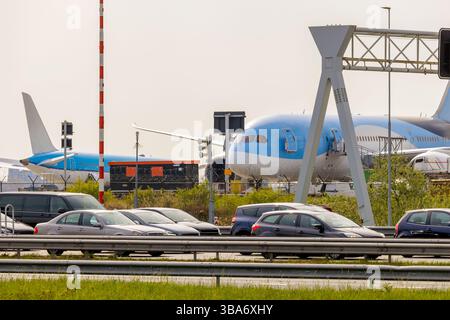 Embouteillage sur l'autoroute A4 à côté de l'aéroport Schiphol Amsterdam, pays-Bas Banque D'Images