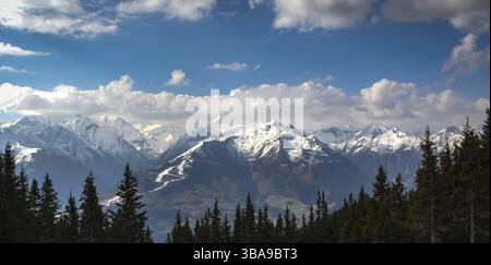 La disparition de la neige dans les Alpes autrichiennes au printemps Banque D'Images
