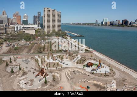 Detroit, Michigan - construction du nouveau parc centenntial Ralph C Wilson de 22 acres sur la rive ouest de Detroit. Banque D'Images