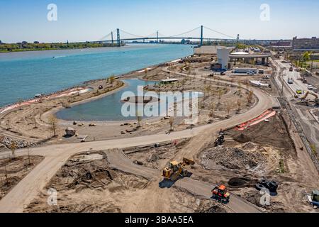 Detroit, Michigan - construction du nouveau parc centenntial Ralph C Wilson de 22 acres sur la rive ouest de Detroit. Banque D'Images