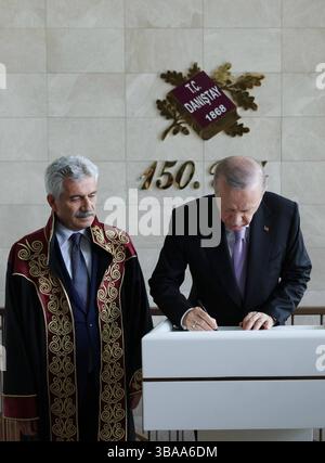 Le président turc Recep Tayyip Erdoan assiste à la cérémonie du 157e anniversaire du Conseil d'Etat le président turc Recep Tayyip Erdoan assiste à la cérémonie du 157e anniversaire du Conseil d'Etat. Photo de la présidence turque apaimages Ankara Ankara Turquie 120525 Turkey TPO 012 Copyright : xapaimagesxTurkishxpresidencyxxapaimagesx Banque D'Images