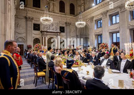 Amsterdam, pays-Bas, 2025-05-12 19 :58 :06 AMSTERDAM, 12-05-2025, Palais Royal AmsterdamKing Willem-Alexander et la Reine Máxima recevront le corps diplomatique pour un dîner de gala au Palais Royal Amsterdam lundi soir, 12 mai. Au cours du dîner, le roi prononcera un court discours dans lequel il discutera du rôle unificateur des diplomates dans un monde troublé. Crédit : NL Beeld/Alamy Live News Banque D'Images