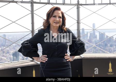 New York, États-Unis. 12 mai 2025. Gloria Estefan visite l'Empire State Building le 12 mai 2025 à New York crédit : Brazil photo Press/Alamy Live News Banque D'Images