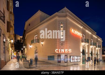 Cine Albeniz (cinéma), dans le centre historique de Malaga, Espagne. Banque D'Images