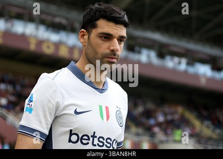 Mehdi Taremi du FC Internazionale regarde pendant le match de Serie A entre le Torino FC et le FC Internazionale au Stadio Olimpico le 11 mai 2025 à Turin, Italie . Banque D'Images