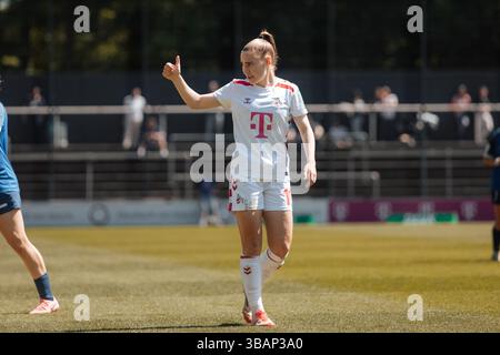 Cologne, Allemagne. 11 mai 2025. Cologne, Allemagne, le 11 mai 2025 ALENA Bienz (11 - 1.FC Koeln) se lève lors du match Google Pixel Frauen-Bundesliga entre le 1.FC Koln et turbine Potsdam au Franz-Kremer-Stadion, à Cologne, en Allemagne. (Gabor Baumgarten/SPP) crédit : SPP Sport Press photo. /Alamy Live News Banque D'Images