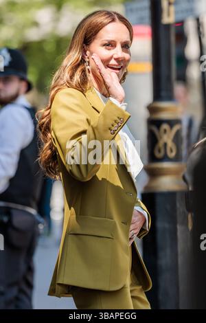 180 Studios, Londres, Royaume-Uni. 13 mai 2025. La princesse de Galles assiste à un événement spécial organisé par le British Fashion Council (BFC) au 180 Studios, où son Altesse Royale a remis le Queen Elizabeth II Award for British Design. L’événement a célébré l’impact des jeunes créatifs britanniques et de l’industrie florissante de la mode au Royaume-Uni, et a reconnu les designers qui ouvrent la voie en matière de pratiques durables et ont un impact positif sur l’environnement. Crédit : Amanda Rose/Alamy Live News Banque D'Images