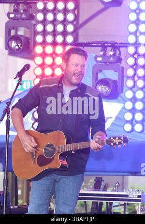 New York, NY, États-Unis. 13 mai 2025. Blake Shelton se produit sur Today Citi concert Series de NBC le 13 mai 2025 au Rockefeller Plaza à New York. Crédit : Mpi099/Media Punch/Alamy Live News Banque D'Images