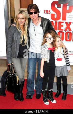 Tish, Billy Ray et Noah Cyrus lors de la première de 'The Spy Next Door' qui s'est tenue au Grove à Hollywood - 09 janvier 2010 Banque D'Images