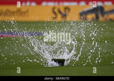 Arroseur automatique de pelouse, système d'irrigation, arroseur, arrosage, MHPArena, MHP Arena Stuttgart, Bade-Wuerttemberg, Allemagne, Europe Banque D'Images