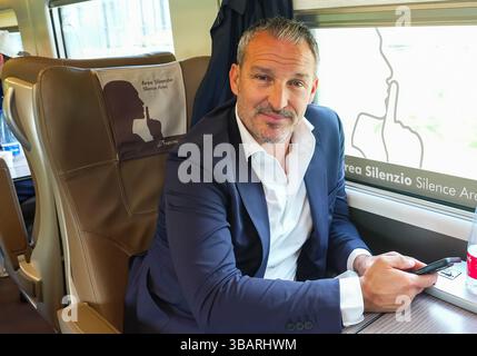 Roma, Italie. 13 mai 2025. Gianluca Zambrotta pendant le voyage en train la veille du match de finale de la Coupe d'Italie entre Milan et Bologne au stade olympique de Rome, en Italie. Mercredi 13 mai 2025. Sport Soccer (photo de Spada/LaPresse) crédit : LaPresse/Alamy Live News Banque D'Images
