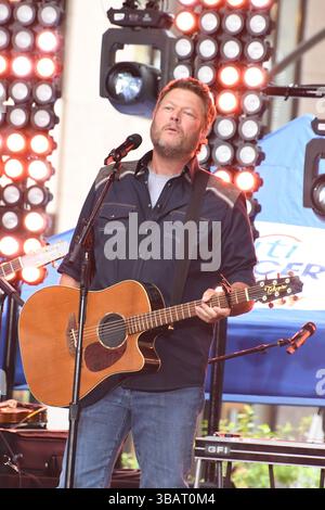 New York, NY, États-Unis. 13 mai 2025. Blake Shelton se produit sur Today Citi concert Series de NBC le 13 mai 2025 au Rockefeller Plaza à New York. Crédit : Mpi099/Media Punch/Alamy Live News Banque D'Images