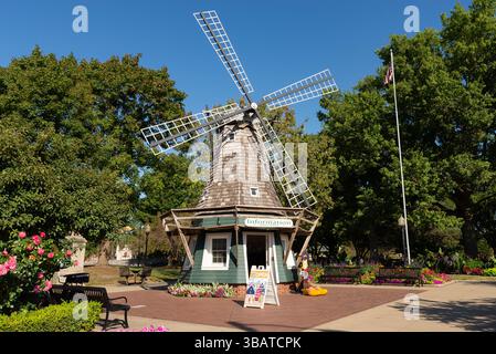 Pella, Iowa - États-Unis - 17 septembre 2024 : Central Park par une belle matinée d'été à Pella, Iowa, États-Unis. Banque D'Images