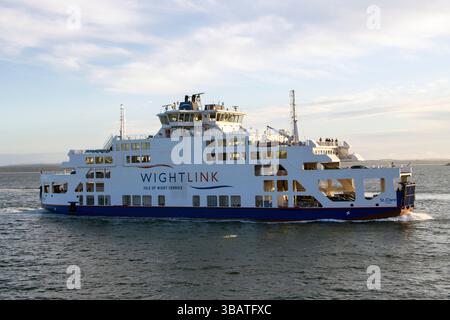 Portsmouth, Hampshire, Royaume-Uni - 23 avril 2025 : ferry Wightlink St Clare, Port de Portsmouth Banque D'Images