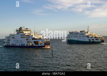 Portsmouth, Hampshire, Royaume-Uni - 23 avril 2025 : ferry Wightlink St Clare, Port de Portsmouth Banque D'Images