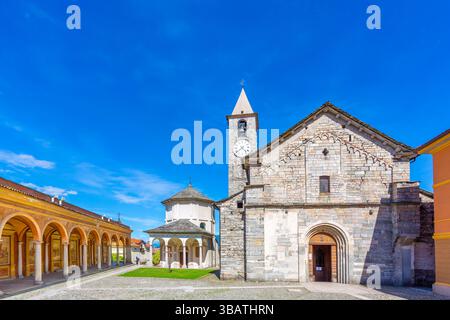 Ancien baptistère et cloître de l'église Saint Gervasio et Protasio à Baveno, Lac majeur, Italie. Banque D'Images