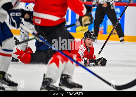 Stockholm, Suède. 13 mai 2025. STOCKHOLM, SUÈDE 20250513Le canadien Macklin Celebrini (#96) lors du Championnat mondial de hockey sur glace de l'IIHF, groupe A, entre le Canada et la France, à l'Avicii Arena de Stockholm, en Suède, le 13 mai 2025. Photo : Anders Wiklund/TT/Code 10040 crédit : TT News Agency/Alamy Live News Banque D'Images