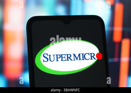 Canada. 13 mai 2025. Dans cette illustration photo, le logo Supermicro (Super Micro Computer) est affiché sur l'écran d'un smartphone. (Crédit image : © Thomas Fuller/SOPA images via ZUMA Press Wire) USAGE ÉDITORIAL SEULEMENT ! Non destiné à UN USAGE commercial ! Banque D'Images