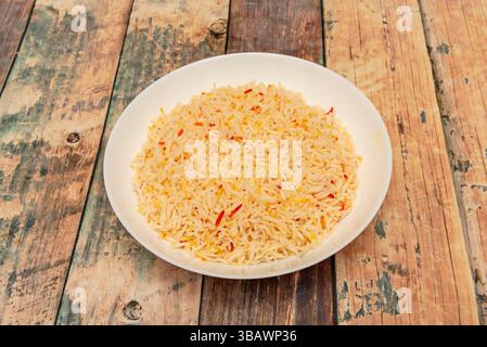 Pulau est une façon traditionnelle de cuisiner le riz, avec des légumes, de l'agneau ou du bœuf, du poulet ou parfois du poisson, et des assaisonnements épicés Banque D'Images