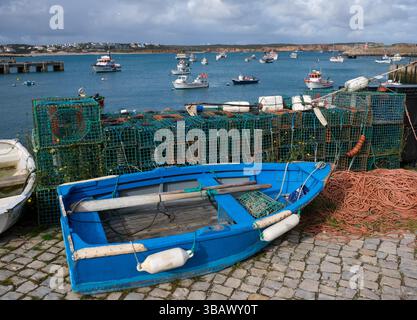 09.03.2025, Portugal, Algarve, Sagres - bateaux de pêche colorés dans le port de pêche de Sagres. 00X250309D141CAROEX.JPG [AUTORISATION DU MODÈLE : NON, PROPRIÉTÉ RE Banque D'Images