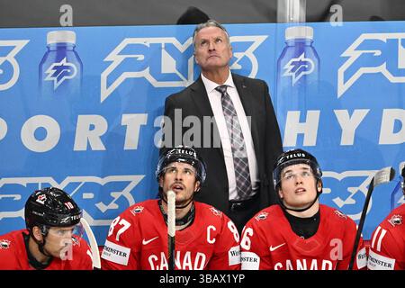 Stockholm, Suède. 13 mai 2025. STOCKHOLM, SUÈDE 20250513L’entraîneur-chef du Canada, Dean Evason, lors du Championnat mondial de hockey sur glace de l’IIHF, groupe A entre le Canada et la France à l’Avicii Arena, à Stockholm, en Suède, le 13 mai 2025. Photo : Anders Wiklund/TT/Code 10040 crédit : TT News Agency/Alamy Live News Banque D'Images