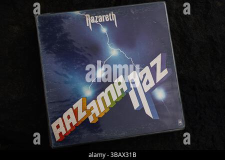 Lviv, Ukraine - 13 mai 2025 : couverture sur le thème de la tempête électrique du disque vinyle Razamanaz par Nazareth 1973 Banque D'Images
