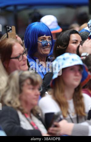 NEW YORK, NY - 13 MAI 2025 : la star de la musique country Blake Shelton se produit en direct sur NBCS Today Show au Rockefeller Center dans le cadre de la série de concerts du matin. Les fans ont rempli la plaza tôt le matin pour voir Sheltons set haute énergie, qui comprenait des tubes de son dernier album et les favoris des fans. La performance faisait partie de la célébration continue de la musique live au cœur de Manhattan. Photo : Giada Papini Rampelotto/EuropaNewswire Banque D'Images