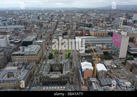 Photo du dossier datée du 29/07/20 d'une vue aérienne de Glasgow. Un remaniement de la fonction publique est de créer plus d'emplois en Écosse, avec Glasgow, Édimbourg et Aberdeen pour bénéficier de ce déménagement. Date d'émission : mercredi 14 mai 2025. Banque D'Images