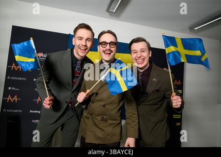 Bâle, Suisse. 14 mai 2025. L'entrée de la Suède est célébrée par KAJ après avoir accédé à la finale de la 69ème édition du concours Eurovision de la chanson (ESC) au salon Jakobshalle, à Bâle, Suisse, mardi 13 mai, 2025.photo : Jessica Gow/TT/Code 10070 crédit : TT News Agency/Alamy Live News Banque D'Images