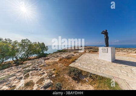 AYIA NAPA, CHYPRE - AVRIL 29 : (NOTE DE LA RÉDACTION : un filtre de couleur graduée a été utilisé pour cette image.) La sculpture appelée The observer est vue au Musée sous-marin MUSAN le 29 avril 2025 à Ayia Napa, Chypre. Banque D'Images