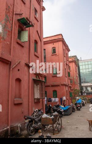 KOLKATA, BENGALE OCCIDENTAL, INDE - 19 FÉVRIER 2024 bâtiments typiques et traditionnels dans la région de Bow Barracks Banque D'Images