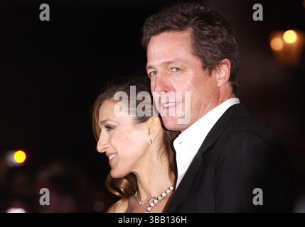 Hugh Grant et Sarah Jessica Parker lors de la première du film "Did You Hear About the Morgans" à Londres, le 8 décembre 2009 Banque D'Images