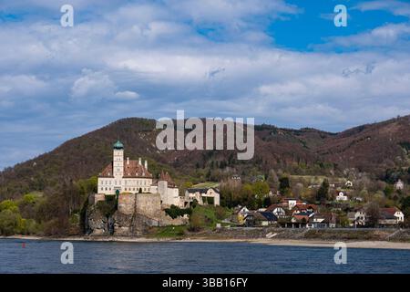 Château de Schloss Schönbühel dans la ville basse-Autriche de Schönbühel-Aggsbach en dessous de Melk sur la rive droite du Danube bâtiment date de 12thc par Banque D'Images